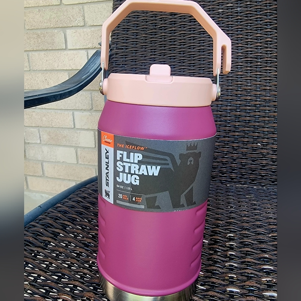 Stanley Iceflow Flip Straw Jug 64 oz Raspberry Pink